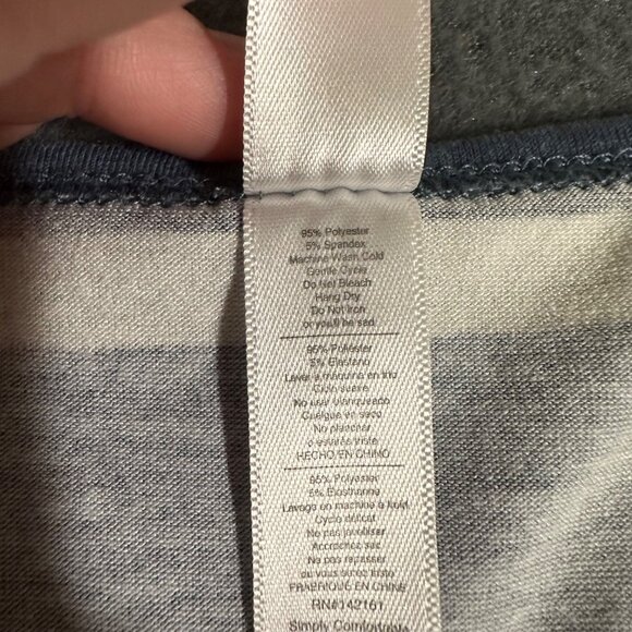 LulaRoe Womens Medium Blue Striped Classic T Shirt Scoop Neck Short Sleeve - Picture 7 of 9